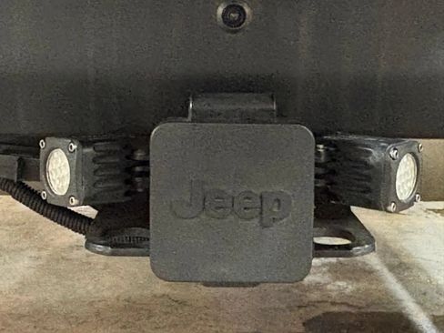 Used 2017 Jeep Wrangler Rubicon w/ Connectivity Group AWD/4WD image 26