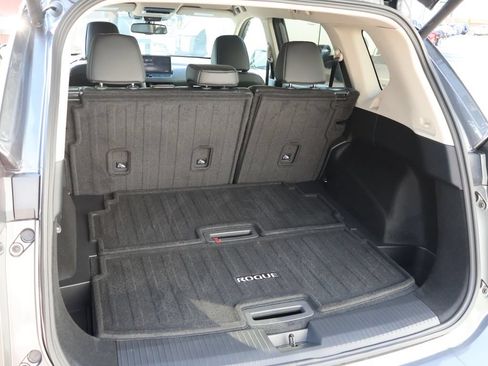 Used 2025 Nissan Rogue SL FWD image 14