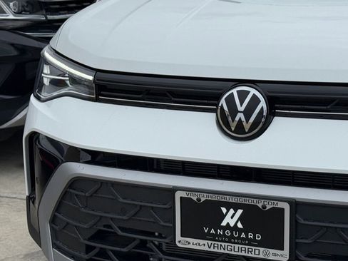 New 2026 Volkswagen Taos SE FWD image 6