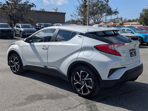 Used 2020 Toyota C-HR XLE image 5