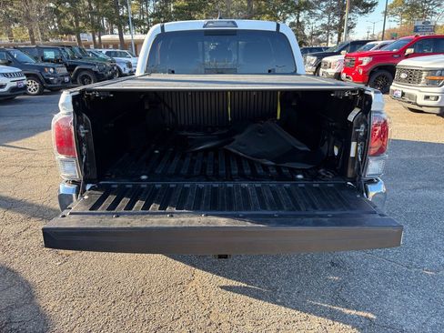 Used 2021 Toyota Tacoma TRD Off-Road image 9