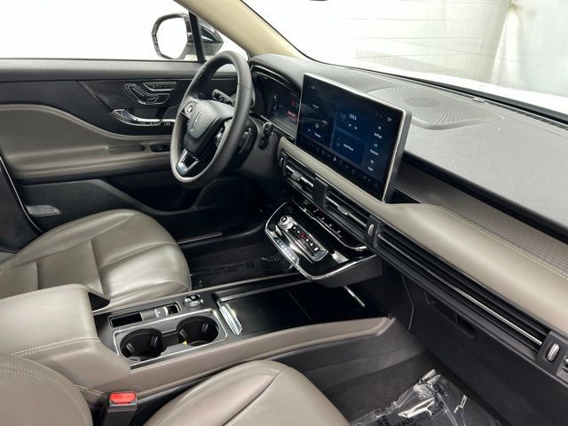 Certified 2025 Lincoln Corsair AWD image 24