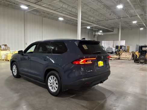 Used 2025 Toyota Grand Highlander AWD Hybrid image 4