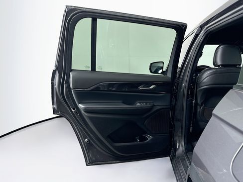 Used 2023 Jeep Grand Cherokee L Laredo image 25