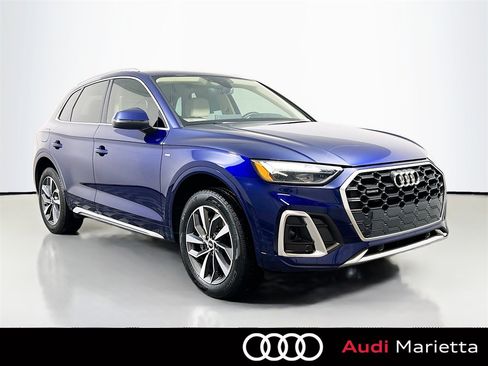 Used 2022 Audi Q5 2.0T Premium w/ Convenience Package image 1