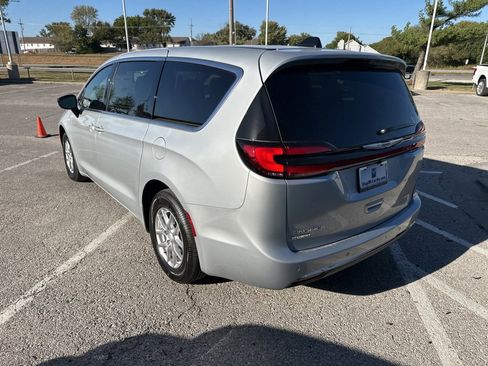 New 2026 Chrysler Pacifica Select image 21