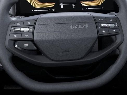 New 2025 Kia K4 LXS image 22
