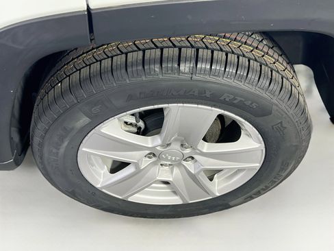 Used 2022 Jeep Compass Latitude w/ Convenience Group image 29