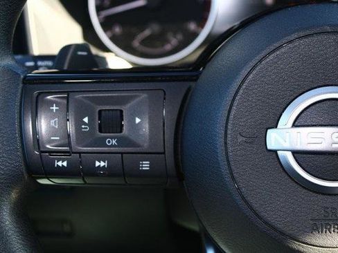 Used 2023 Nissan Rogue SV image 13