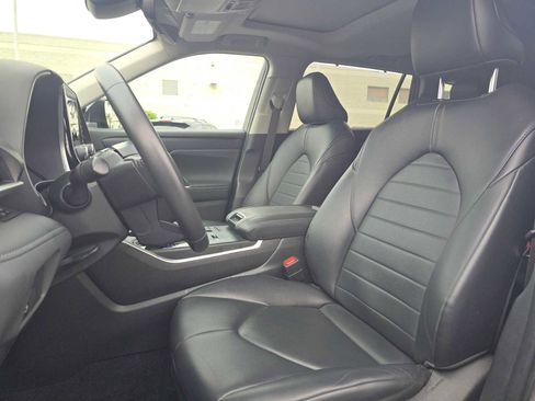 Certified 2024 Toyota Highlander XLE image 24