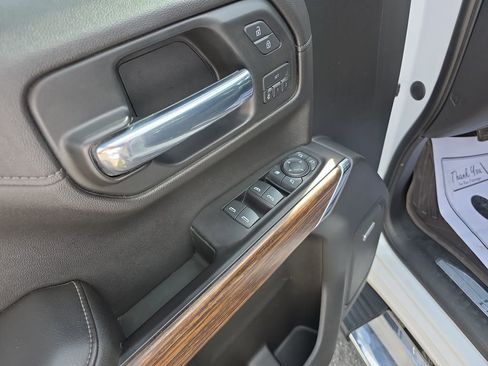 Used 2019 Chevrolet Silverado 1500 High Country w/ Technology Package AWD/4WD image 12