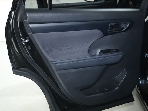Used 2023 Toyota Highlander L FWD image 13