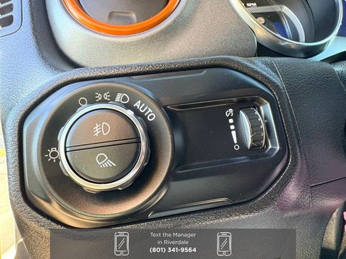 Used 2023 Jeep Gladiator Mojave w/ Cold Weather Group image 23