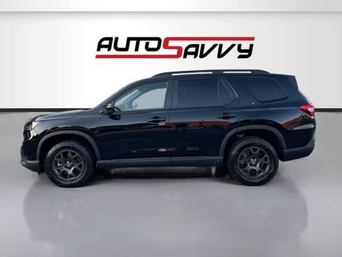 Used 2025 Honda Pilot TrailSport image 4