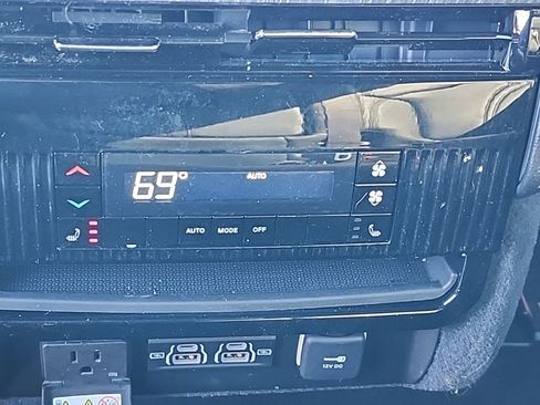 Used 2022 Jeep Wagoneer Series III image 25