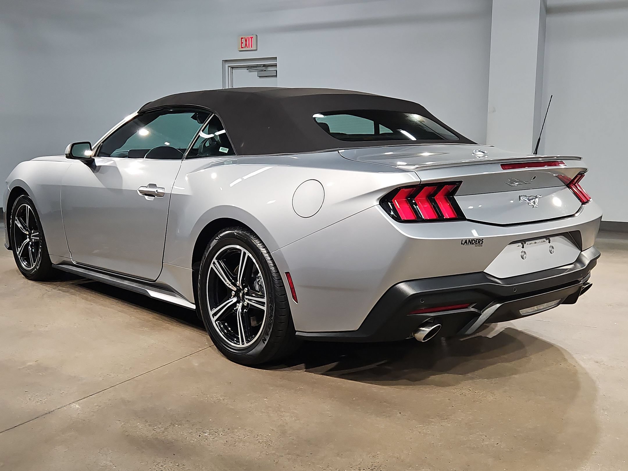 Used 2024 Ford Mustang Premium RWD image 5