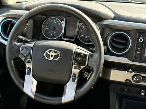 Used 2019 Toyota Tacoma SR5 RWD image 12