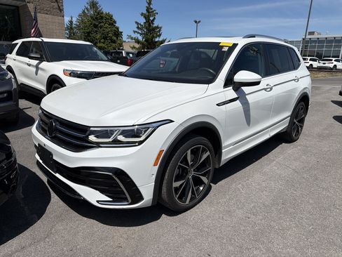Used 2024 Volkswagen Tiguan SEL R-Line AWD/4WD image 3