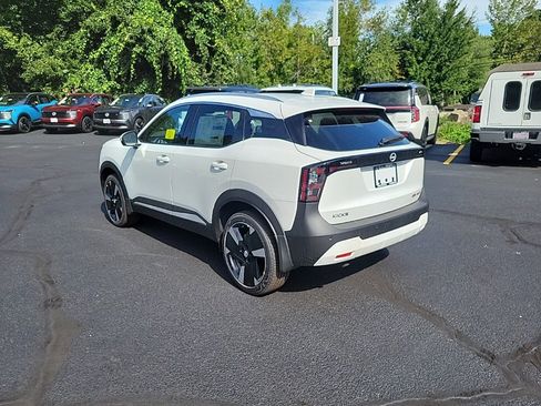 New 2025 Nissan Kicks SR w/ SR Premium Package image 3