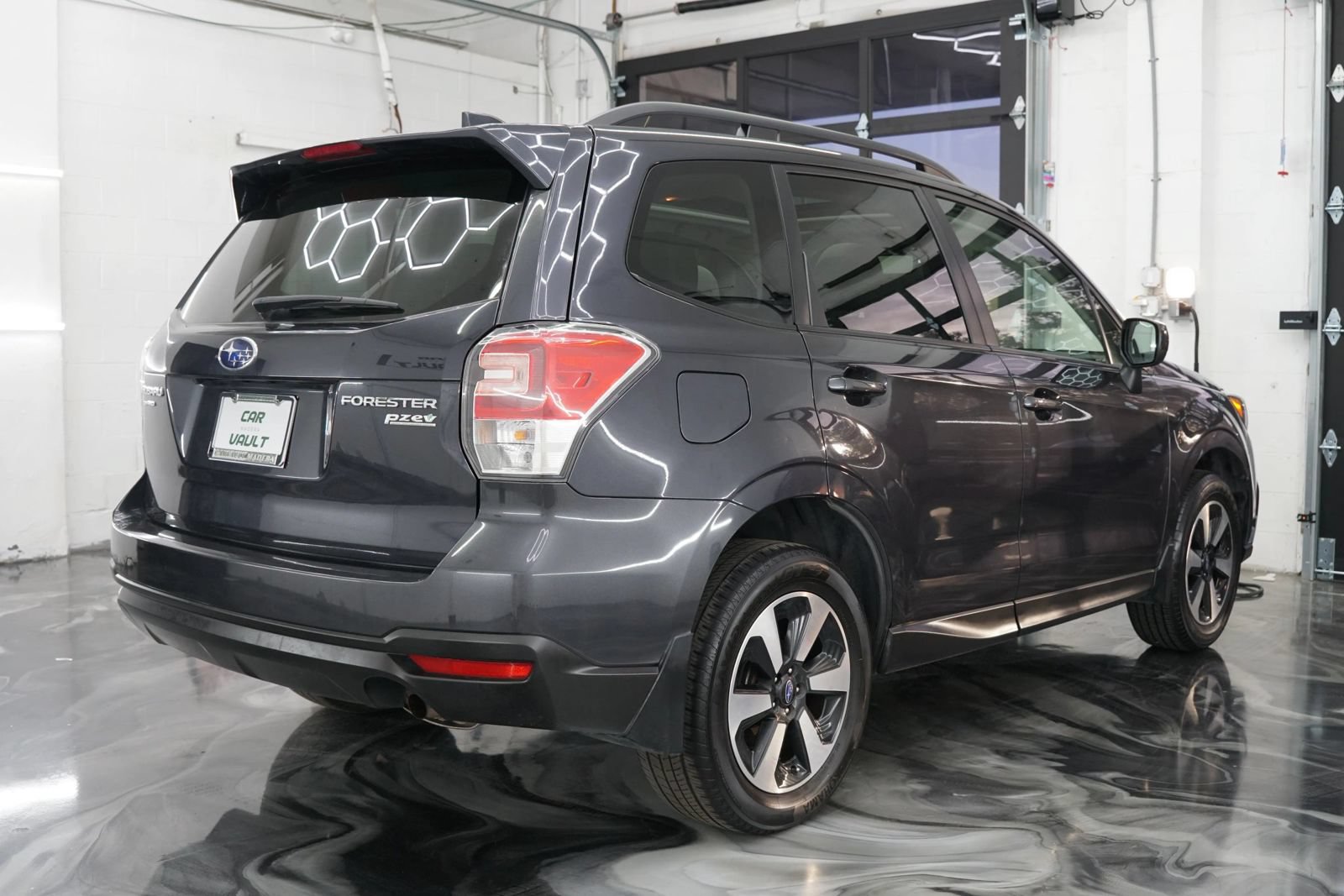 Used 2017 Subaru Forester 2.5i Premium w/ All-Weather Package AWD/4WD image 8