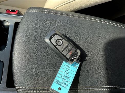 Used 2022 Ford Edge Titanium AWD/4WD image 33