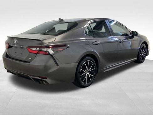 Used 2024 Toyota Camry SE image 5