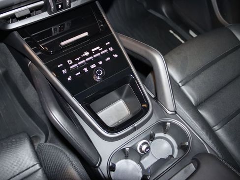 Used 2024 Porsche Cayenne image 52
