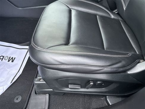 Used 2023 Ford Explorer XLT w/ Equipment Group 202A image 12