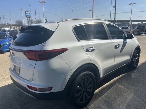 Used 2018 Kia Sportage EX w/ EX Sport Appearance Package image 5