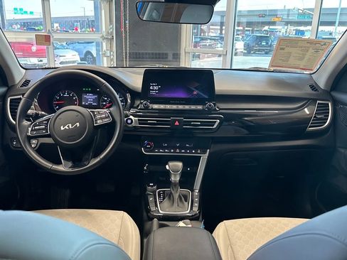Used 2023 Kia Seltos EX image 14