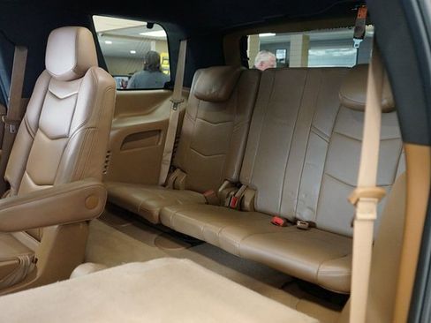 Used 2017 Cadillac Escalade Platinum image 18