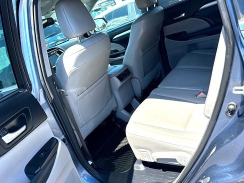 Used 2015 Toyota Highlander XLE AWD/4WD image 8