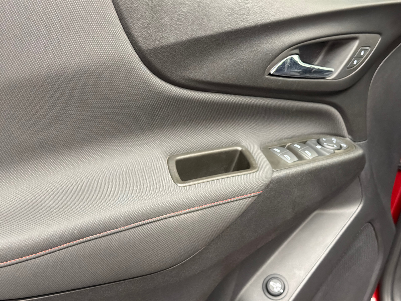 Used 2023 Chevrolet Equinox RS FWD image 19