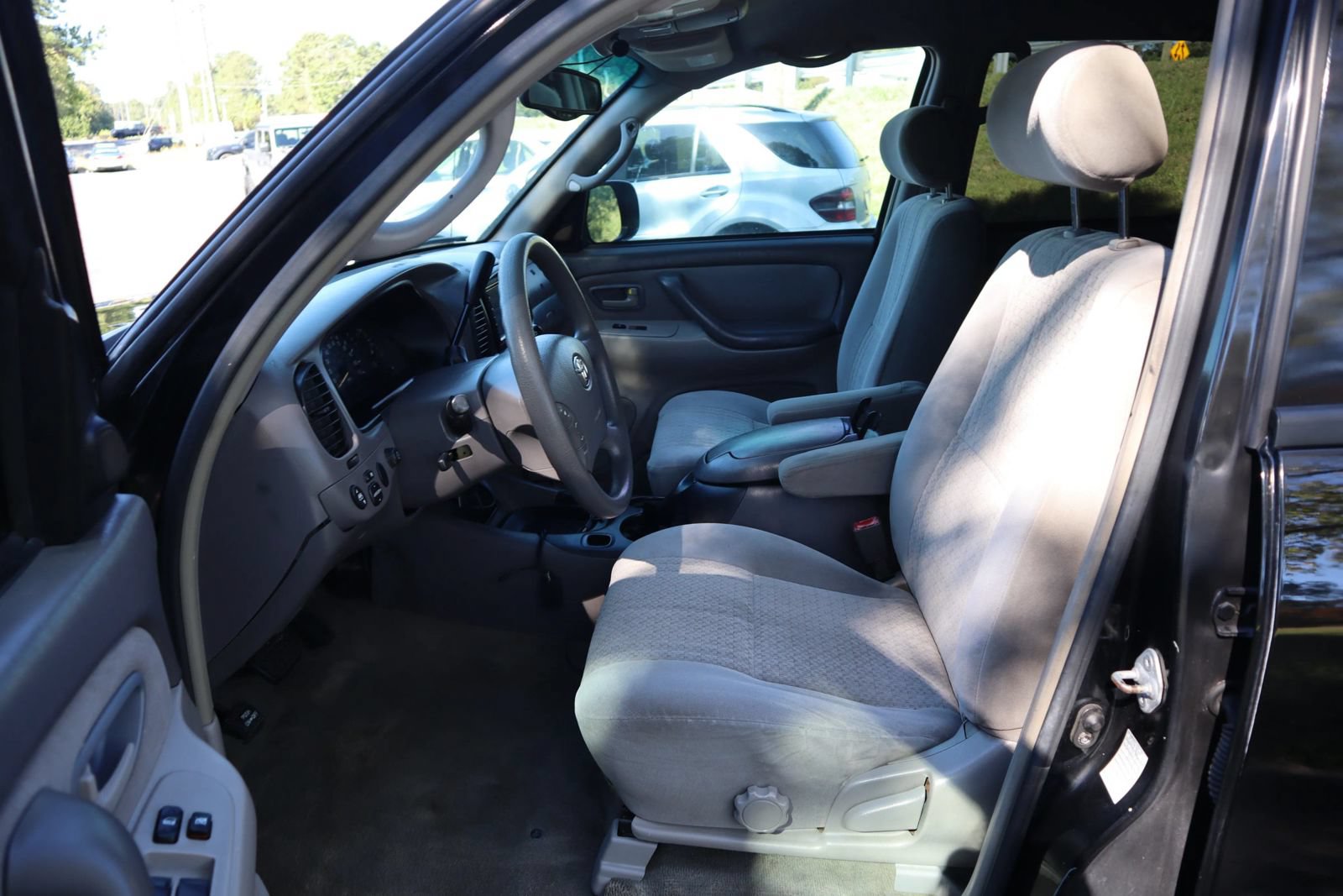 Used 2004 Toyota Tundra SR5 w/ Towing Pkg RWD image 9