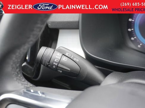 Used 2024 Volvo XC40 B5 Core image 23