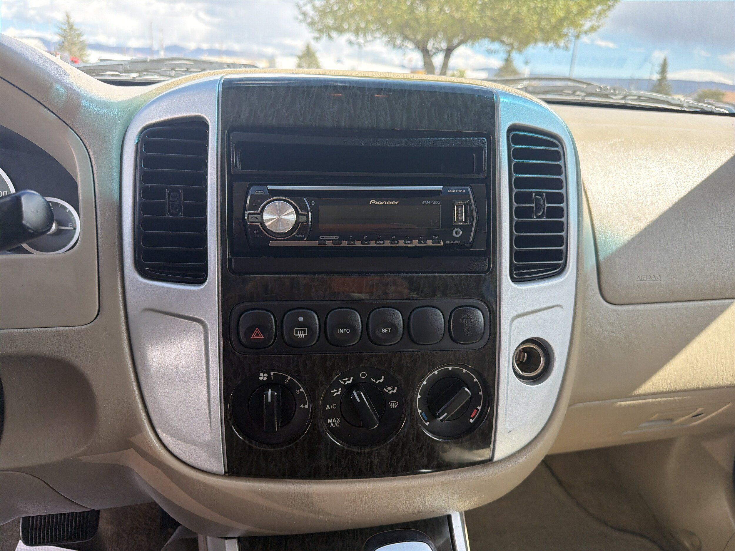 Used 2007 Mercury Mariner Luxury AWD/4WD image 12