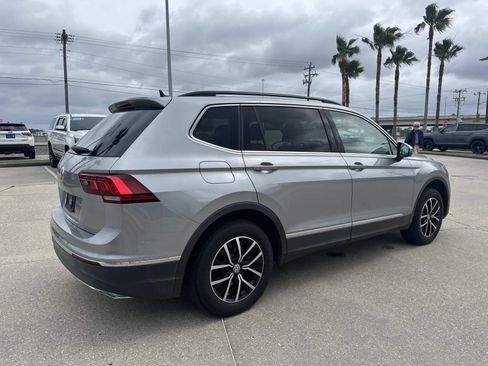 Used 2021 Volkswagen Tiguan SE w/ Panoramic Sunroof Package FWD image 5