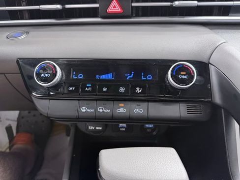 Used 2023 Hyundai Elantra SEL FWD image 24