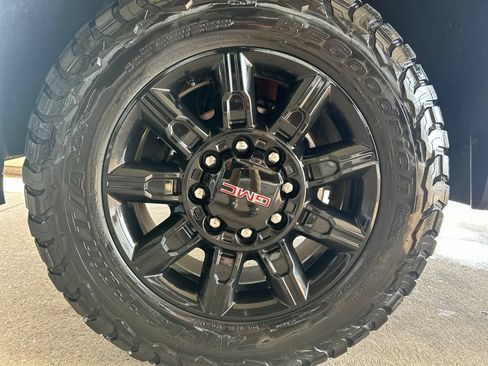 Used 2024 GMC Sierra 2500 AT4 w/ AT4 Premium Plus Package AWD/4WD image 32