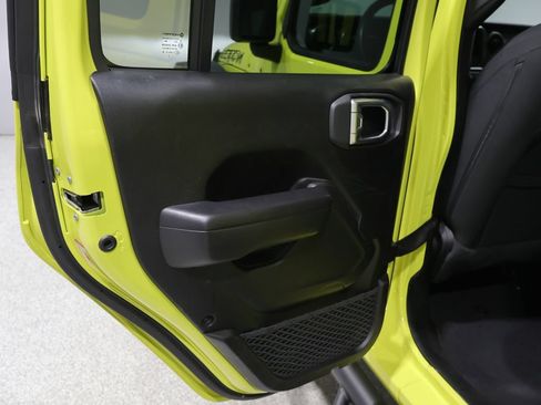 Used 2022 Jeep Wrangler Unlimited Sport w/ Xtreme Recon 35" Tire Package AWD/4WD image 18