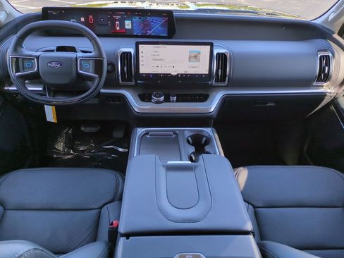 New 2025 Ford Expedition Max Platinum w/ Driver's Package image 15