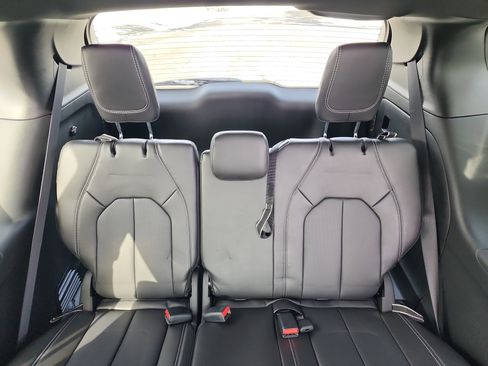 Used 2025 Chrysler Voyager LX image 26