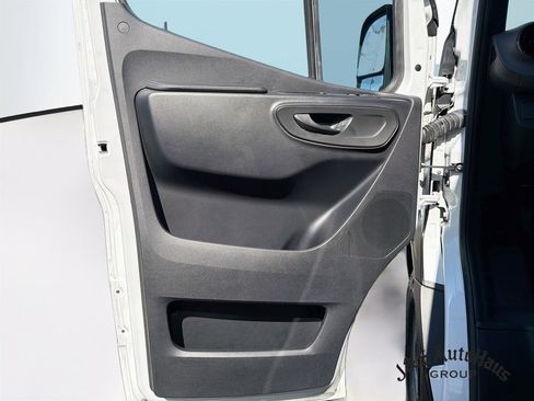 Used 2022 Mercedes-Benz Sprinter 2500 image 20