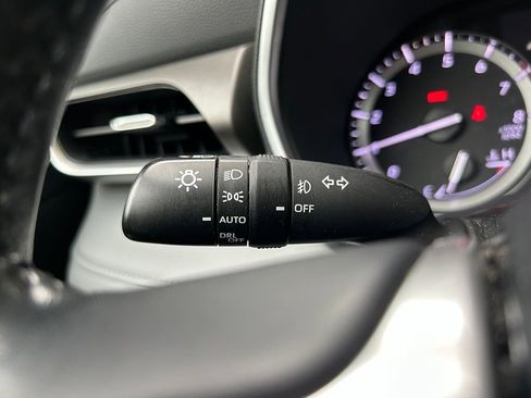 Used 2022 Toyota Highlander XLE AWD/4WD image 22