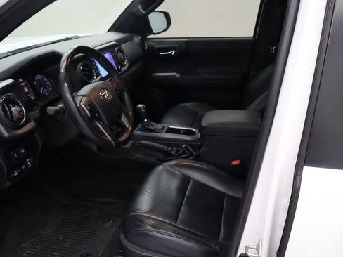 Used 2020 Toyota Tacoma TRD Off-Road w/ TRD Premium Off Road Package image 26