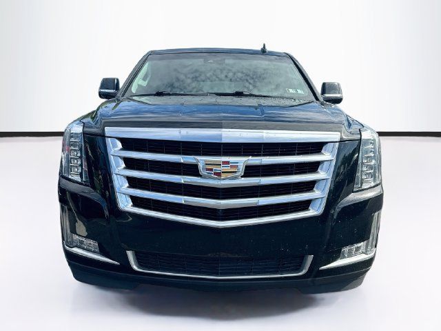 Used 2017 Cadillac Escalade Luxury AWD/4WD image 2