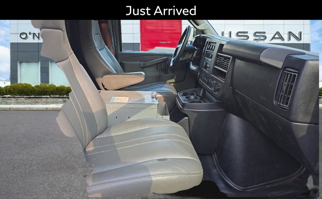 Used 2018 Chevrolet Express 2500 w/ Driver Convenience Package RWD image 1