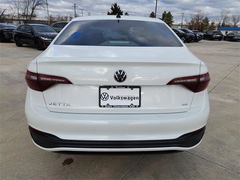 Certified 2023 Volkswagen Jetta SE image 3