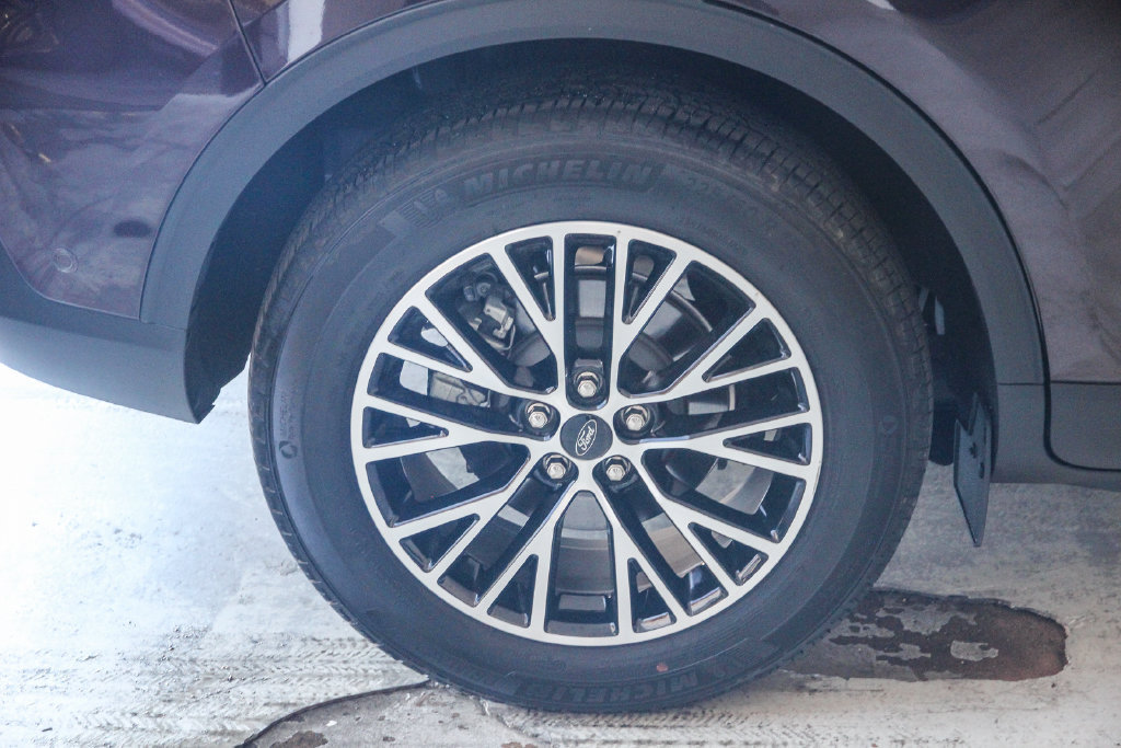 Certified 2023 Ford Escape SE w/ PHEV Premium Package FWD image 15