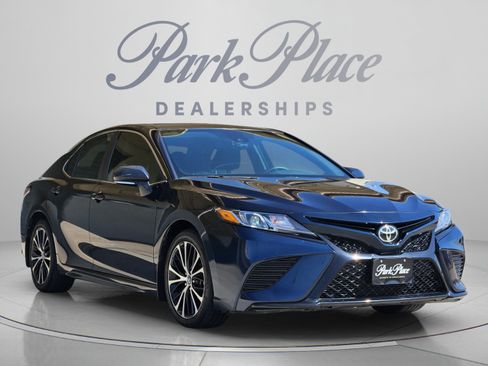 Used 2020 Toyota Camry SE w/ Convenience Package FWD image 8